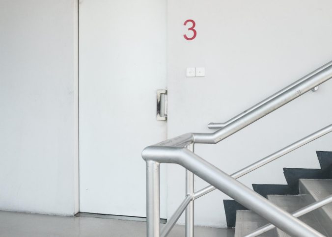 Escada metálica para saída de emergência: conheça a Estruturas Almeida