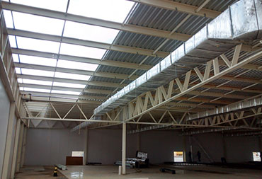 Segurança e resistência: os diferenciais da cobertura metálica para garagem
